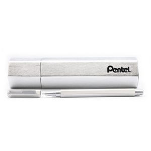 Pluma Fina de Gel Pentel Hexagonal 0.5 mm Plata con Estuche Pluma Fina de Gel Pentel Hexagonal 0.5 mm Plata con Estuche