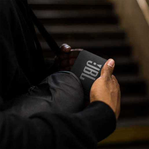 Bocina Bluetooth JBL Go Essential Negro